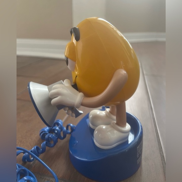 Vintage M&M's Yellow Guy Megaphone Telephone - Picture 2 of 8